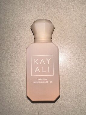 Mini Kayali Freedom Musk Bouquet 27 - Nude Pink Fragrance Bottle